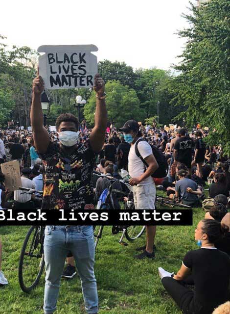 قهرمان کشتی جهان در صف معترضان آمریکا (+عکس) قهرمان کشتی جهان در صف معترضان آمریکا (+عکس)