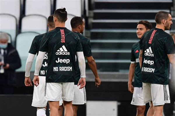 عکس روز؛ فوتبال علیه نژادپرستی