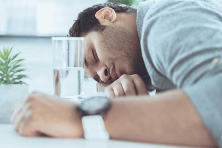 خواب کافی و باکیفیت یکی از عواملی است که شما را در طول روز کمک می‌کند که به خوبی از پس کارهایتان برآیید و بهره‌وری بالایی داشته باشید. بارها برای شما هم اتفاق افتاده است که یک ساعت کمبود خواب تا آخر شب کارهای شما را به هم ریخته و خستگی شما را چند برابر کرده است.
