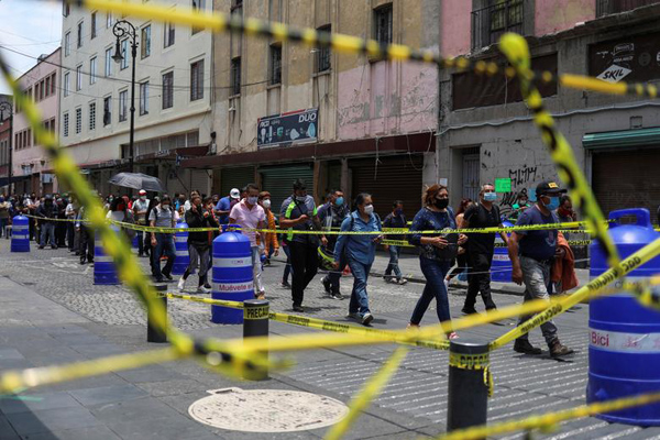 خفاش غول پیکری که مردم را به وحشت انداخت / غم انگیزترین ایستگاه قطار در دنیا! (گزارش تصویری) خفاش غول پیکری که مردم را به وحشت انداخت / غم انگیزترین ایستگاه قطار در دنیا! (گزارش تصویری)