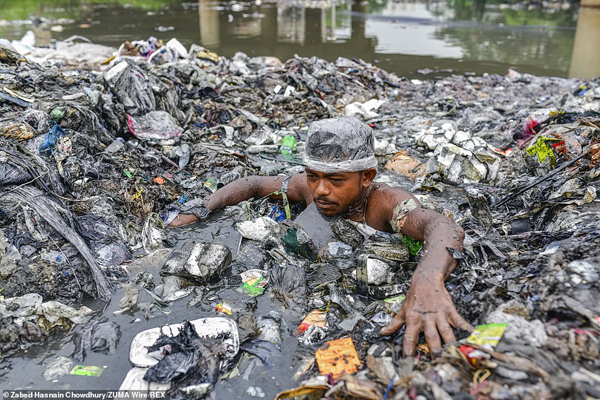 کثیف ترین و بدترین شغل دنیا (تصاویر) کثیف ترین و بدترین شغل دنیا (تصاویر)