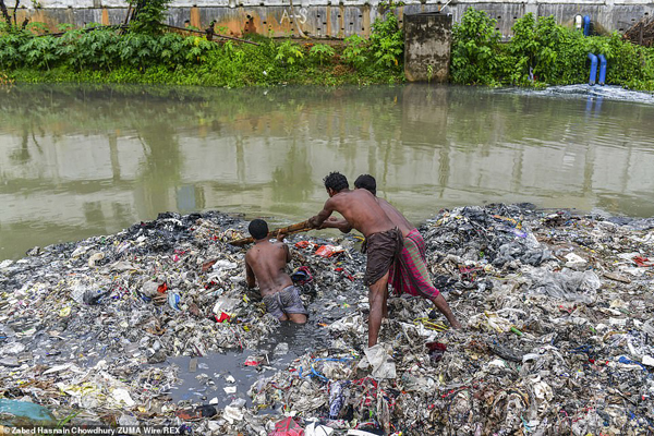 کثیف ترین و بدترین شغل دنیا (تصاویر) کثیف ترین و بدترین شغل دنیا (تصاویر)