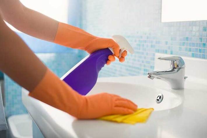در شرایط قرنطینه تمیز و ضد عفونی کردن محیط خانه برای حفظ سلامت اعضای خانوار از اهمیت بالایی برخوردار است.