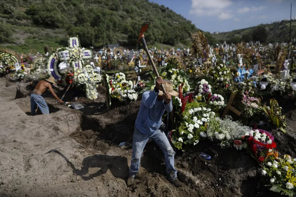 دور دنیا در قاب تصاویر؛ دستگیر شدن به دلیل ماسک نزدن! دور دنیا در قاب تصاویر؛ دستگیر شدن به دلیل ماسک نزدن!