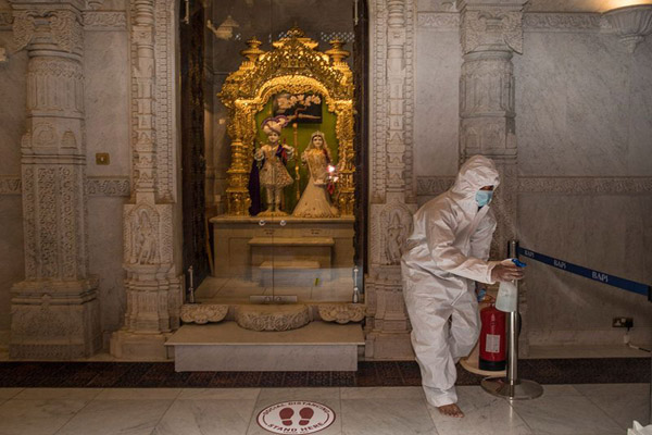 دور دنیا در قاب تصاویر؛ دستگیر شدن به دلیل ماسک نزدن! دور دنیا در قاب تصاویر؛ دستگیر شدن به دلیل ماسک نزدن!