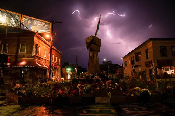 دور دنیا در قاب تصاویر؛ قتل عام پنج جوان در کلمبیا