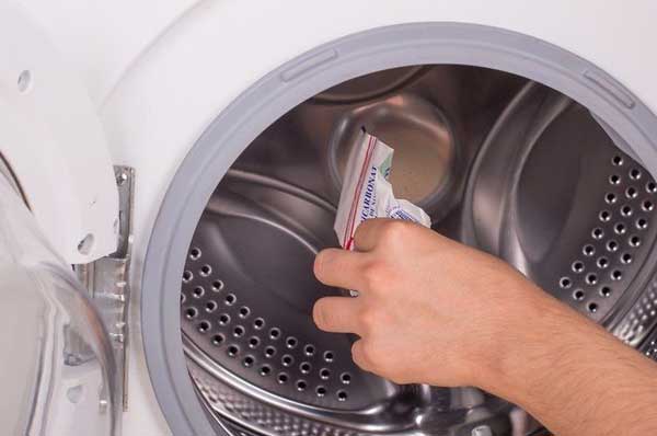 چرا ماشین لباسشویی بو میدهد؟