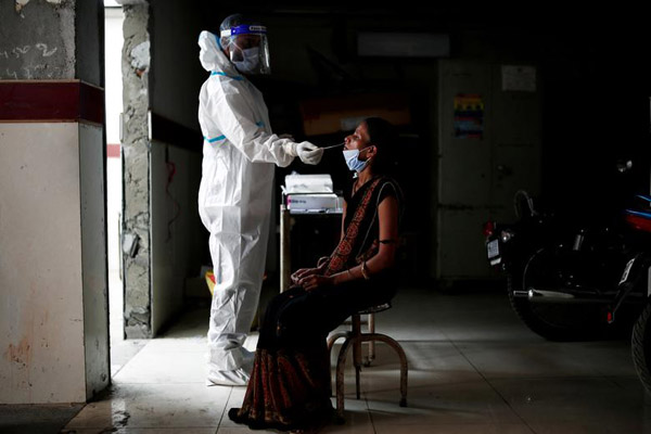 گزارش تصویری ؛ تشییع جنازه از پشت دیوار