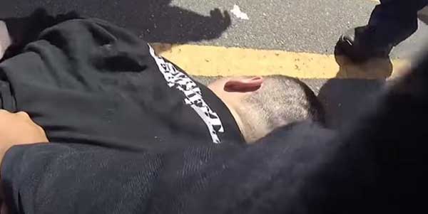 جنایتی دیگر از پلیس آمریکا؛ قتل به خاطر یک سرقت ساده (+عکس) جنایتی دیگر از پلیس آمریکا؛ قتل به خاطر یک سرقت ساده (+عکس)