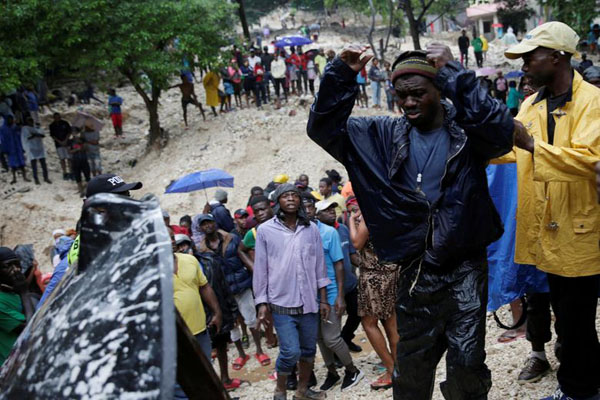 دور دنیا در قاب تصاویر؛ نجات پسر 4 ساله از زیر آوار دور دنیا در قاب تصاویر؛ نجات پسر 4 ساله از زیر آوار