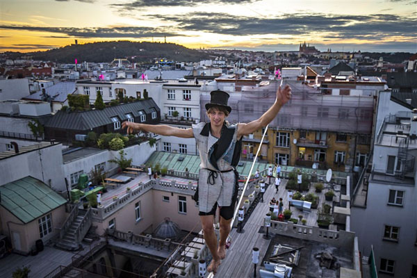 دور دنیا در قاب تصاویر؛ نجات پسر 4 ساله از زیر آوار دور دنیا در قاب تصاویر؛ نجات پسر 4 ساله از زیر آوار