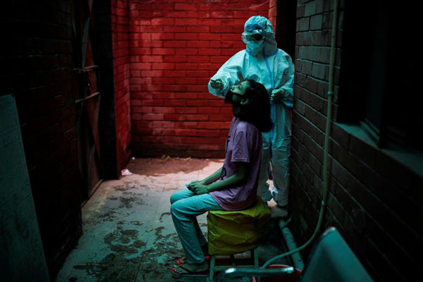 دور دنیا در قاب تصاویر؛ حمل کفش های آقای رییس جمهور دور دنیا در قاب تصاویر؛ حمل کفش های آقای رییس جمهور