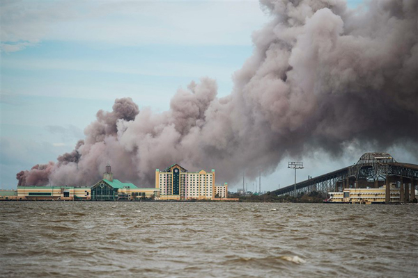 دور دنیا در قاب تصاویر ؛ درگیری زن 73 ساله با پلیس بلاروس دور دنیا در قاب تصاویر ؛ درگیری زن 73 ساله با پلیس بلاروس