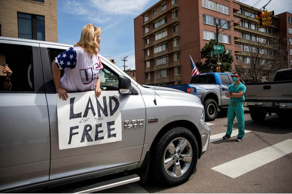 دور دنیا در قاب تصاویر؛ عروسی با رعایت پروتکل های بهداشتی دور دنیا در قاب تصاویر؛ عروسی با رعایت پروتکل های بهداشتی