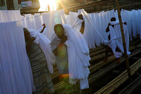 دور دنیا در قاب تصاویر؛ عکسی تکان دهنده از قربانیان کرونایی