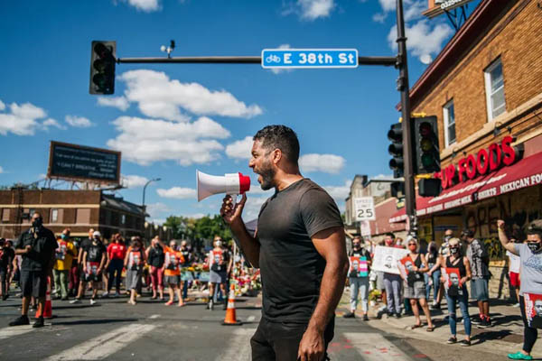 دور دنیا در قاب تصاویر؛ دعوای یک ساعته خرس ها دور دنیا در قاب تصاویر؛ دعوای یک ساعته خرس ها