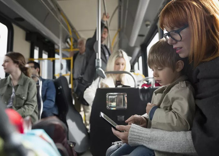 ۵ وسیله ضروری که هر مادری باید در کیف خود داشته باشد