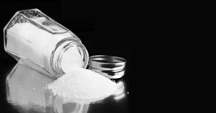 نمک را همه ما بخاطر ضررهایش برای سلامت میشناسیم اما بی انصافی است اگر مزه ای که به غذا میدهد را نادیده بگیریم؛ اگر میخواهید با دیگر کاربردهای نمک در زندگی روزمره آشنا شوید.