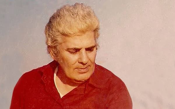 ۸ شاعر قرن ۲۱ که خواندن آثار آنها برای هرکس جذاب است ۸ شاعر قرن ۲۱ که خواندن آثار آنها برای هرکس جذاب است