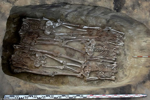 دور دنیا در قاب تصاویر ؛ کشف گور دسته جمعی تن های بدون سر دور دنیا در قاب تصاویر ؛ کشف گور دسته جمعی تن های بدون سر