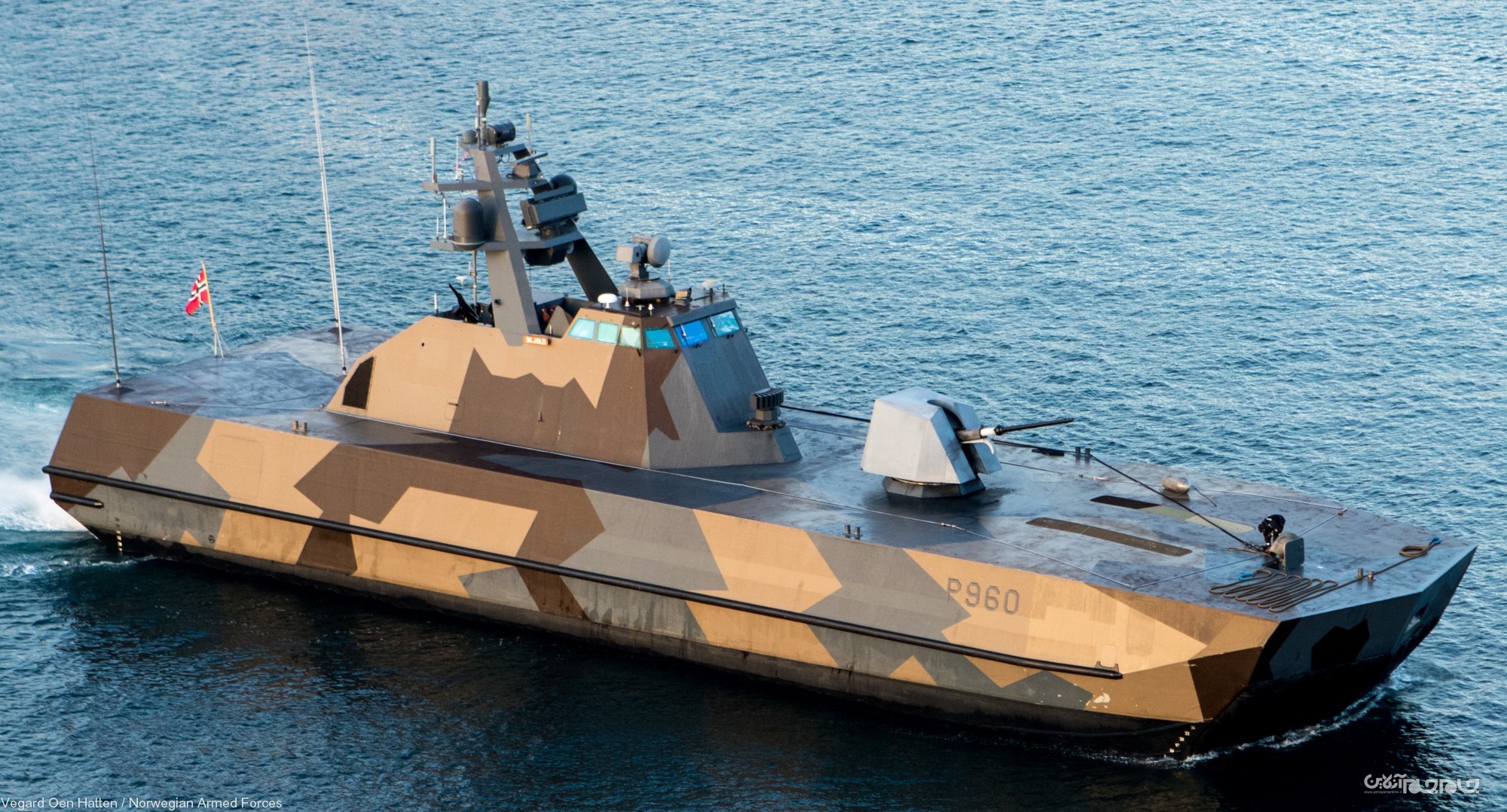 ابتکار کم نظیر ارتش ایران در مسلح کردن هاورکرافت‌ها/ شلیک کروزهای دوربرد از جایی که دشمن انتظارش را ندارد +عکس