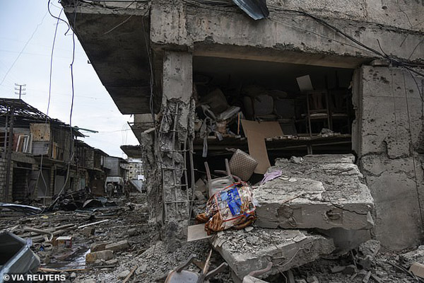 دور دنیا در قاب تصاویر؛ اعتراض و تظاهرات اینبار علیه ثروتمندترین انسان جهان دور دنیا در قاب تصاویر؛ اعتراض و تظاهرات اینبار علیه ثروتمندترین انسان جهان