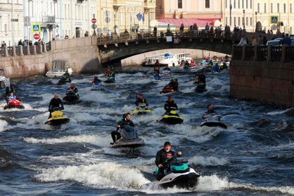 دور دنیا در قاب تصاویر؛ اعتراض و تظاهرات اینبار علیه ثروتمندترین انسان جهان دور دنیا در قاب تصاویر؛ اعتراض و تظاهرات اینبار علیه ثروتمندترین انسان جهان