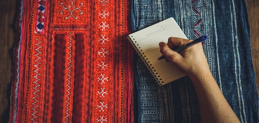 10 شعر زیبا که با آنها می توانید عشق خود را نسبت به دیگران ابراز کنید 10 شعر زیبا که با آنها می توانید عشق خود را نسبت به دیگران ابراز کنید