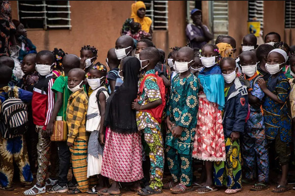 دور دنیا در قاب تصاویر ؛ اسب آبی پسربچه را کشت دور دنیا در قاب تصاویر ؛ اسب آبی پسربچه را کشت