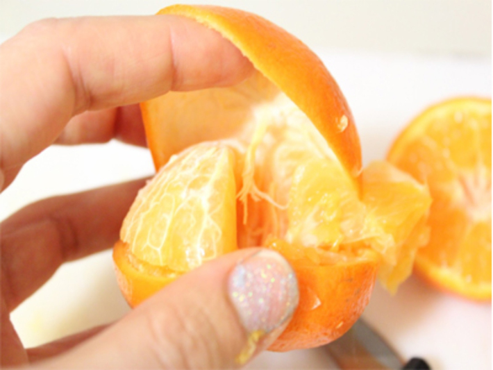 پرتقال یکی از میوه های بسیار خوشمزه و سرشار از ویتامین در فصل سرد سال است این میوه برای سرما خوردگی بسیار مفید است