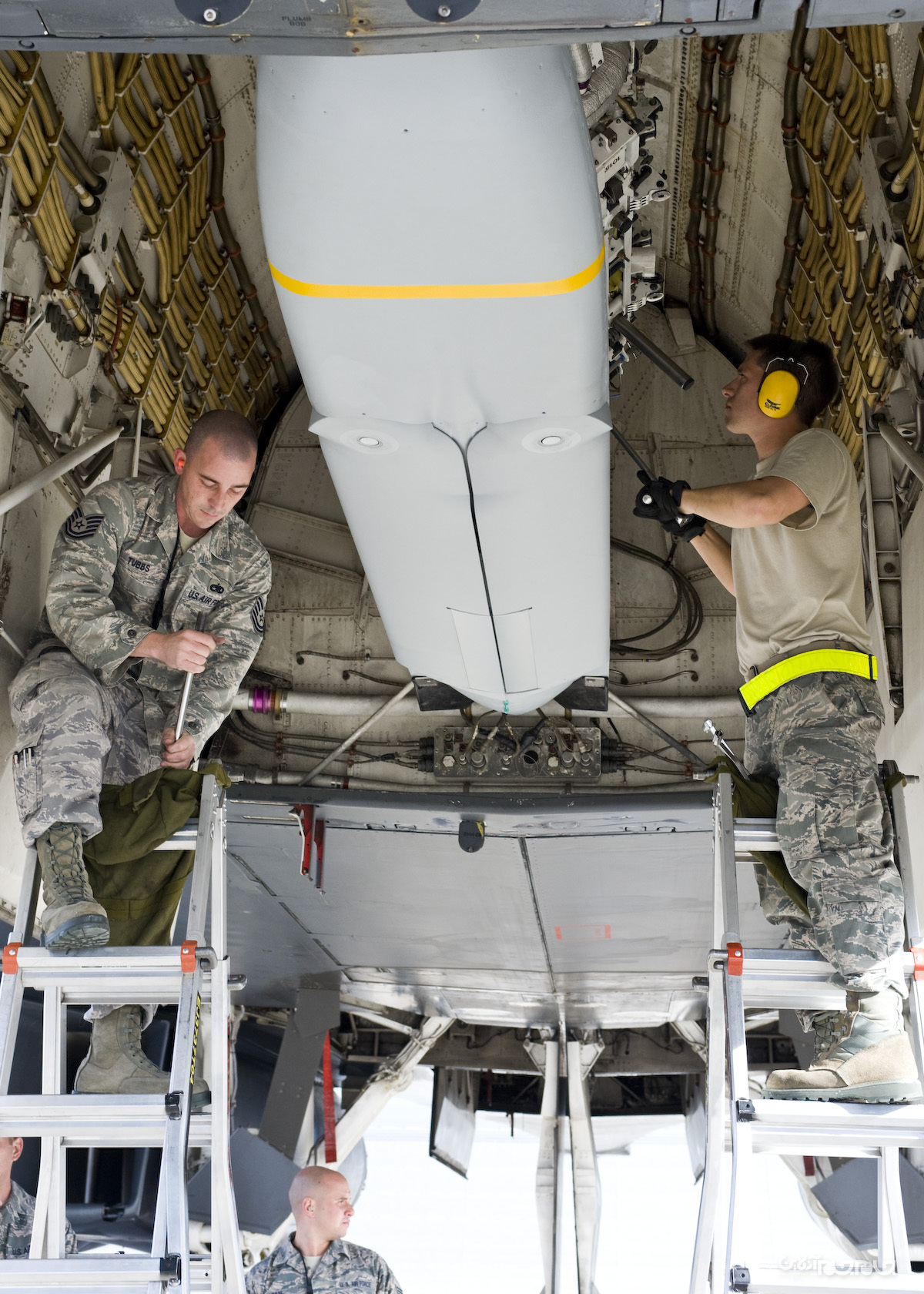 آبروریزی کروزهای آمریکایی در مقابل ساختمان‌های خالی و پدافند قوی/ نسخه یواشکی «بیل کلینتون» برای ترامپ چه بود؟ +عکس