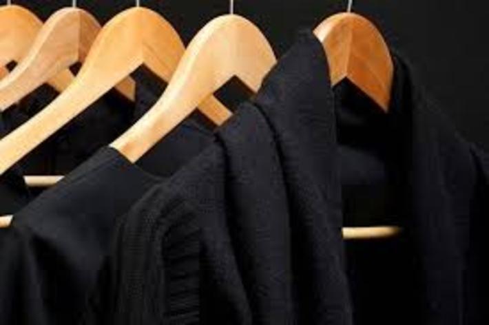 افرادی که از لباس های تیره یا مشکی استفاده میکنند معمولا شاهد بوده اند که لباس ها بعد از مدتی و با چند بار شستشو رنگ اولیه خود را از دست می دهند.