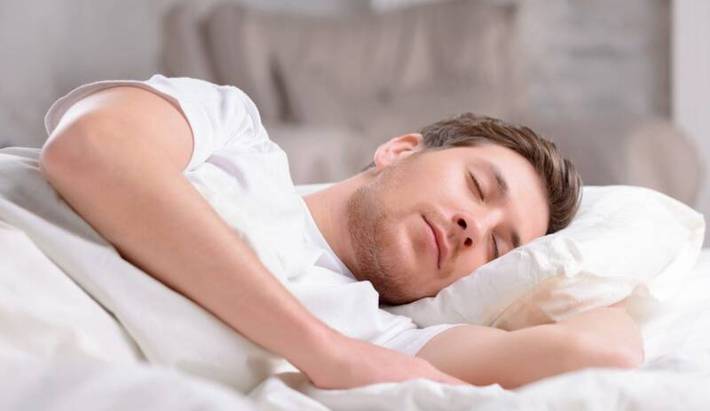 داشتن خواب خوب و راحت ضمن افزایش کیفیت زندگی به بهبود عملکرد مغز و بدن کمک می‌کند. در این مطلب ۲۰ روش ساده‌ برای این‌که در سریع‌ترین زمان به خواب بروید، آورده شده است.