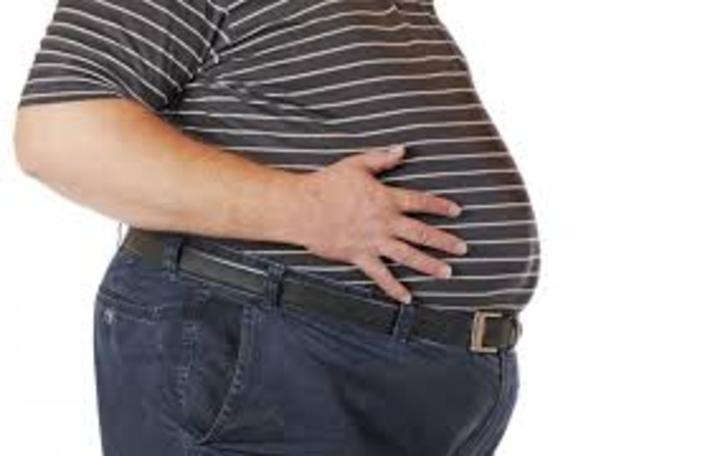 اگرچه چربی اضافی خوب نیست، اما بررسی ها نشان می دهد که عوارض چاقی شکمی خطرناک ترین چربی اضافی در بدن است. به طور کلی چاقی برای سلامتی شما خطرناک است اما داشتن چربی اضافی شکم میزان این خطر را بیشتر و جدی تر می کند. چربی اضافی بدن عواقب جدی برای سلامتی دارد و میزان آن با کلسترول LDL بد و تری گلیسیریدها و سطح پایین کلسترول HDL خوب مرتبط است.