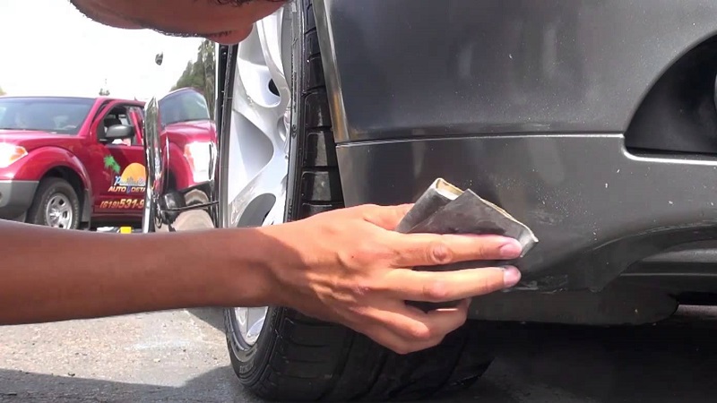 لکه گیری رنگ ماشین و از بین بردن خراشیدگی روی بدنه خودرو لکه گیری رنگ ماشین و از بین بردن خراشیدگی روی بدنه خودرو