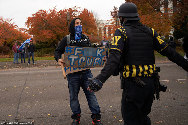 نزاع و کتک کاری در سرتاسر آمریکا!  (گزارش تصویری) نزاع و کتک کاری در سرتاسر آمریکا!  (گزارش تصویری)