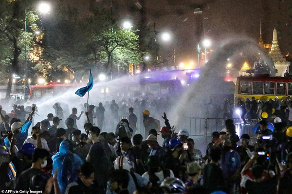 شاهزاده جنجالی / جو بایدن در آرامستان (تصاویر) 