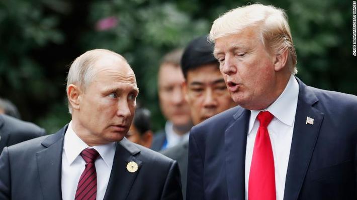 ترامپ در طول سالهای ریاست جمهوری بارها از پوتین تعریف و تمجید کرده بود و البته متهم بود که با دخالت روسیه به عنوان رئیس جمهور آمریکا انتخاب شده است.