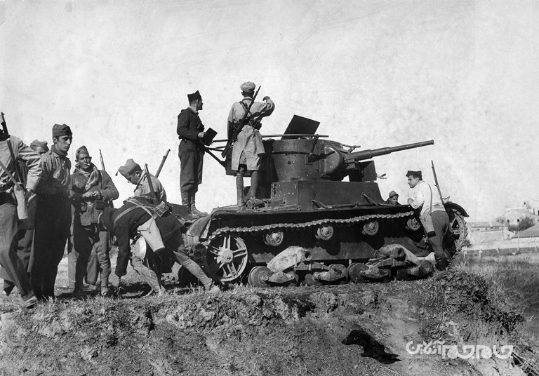 هر آنچه که باید در مورد «کوکتل مولوتوف»، تاریخچه و علت نامگذاری آن بدانید+عکس