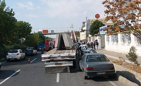 تصادف تریلی با ۶ خودروسواری در بزرگراه شهید لشگری تصادف تریلی با ۶ خودروسواری در بزرگراه شهید لشگری