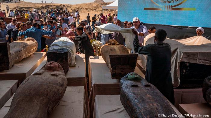 کشف صد تابوت مومیایی و ۴۰ مجسمه در ساقرای مصر (+عکس)