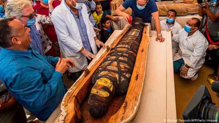 کشف صد تابوت مومیایی و ۴۰ مجسمه در ساقرای مصر (+عکس)