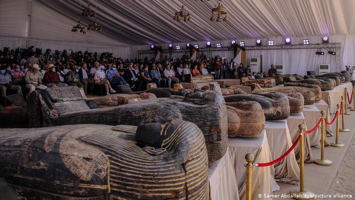 کشف صد تابوت مومیایی و ۴۰ مجسمه در ساقرای مصر (+عکس)