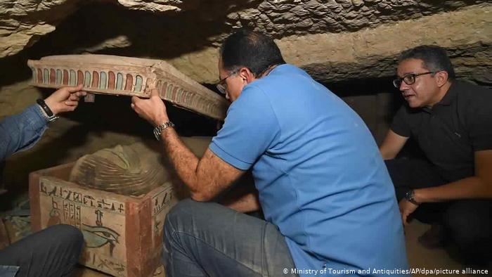 کشف صد تابوت مومیایی و ۴۰ مجسمه در ساقرای مصر (+عکس)