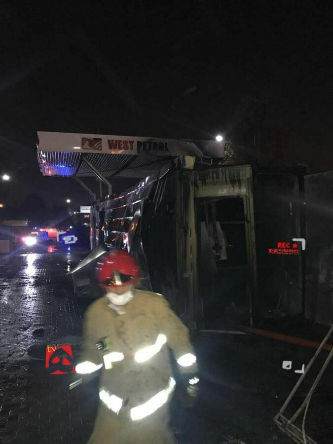 تصاویر انفجار در یک پمپ بنزین در خیابان پیروزی تهران تصاویر انفجار در یک پمپ بنزین در خیابان پیروزی تهران