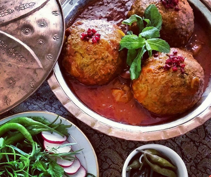 طرز تهیه کوفته کدو سبز با سس مخصوص طرز تهیه کوفته کدو سبز با سس مخصوص