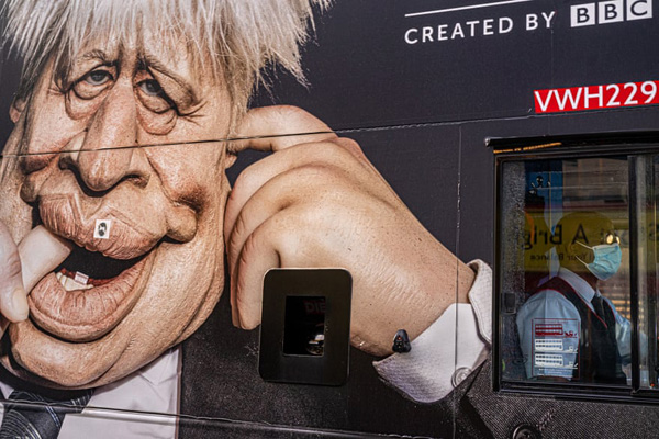 دراز و نشست، جریمه نزدن ماسک! (تصاویر) دراز و نشست، جریمه نزدن ماسک! (تصاویر)