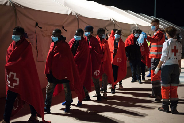 دراز و نشست، جریمه نزدن ماسک! (تصاویر) دراز و نشست، جریمه نزدن ماسک! (تصاویر)