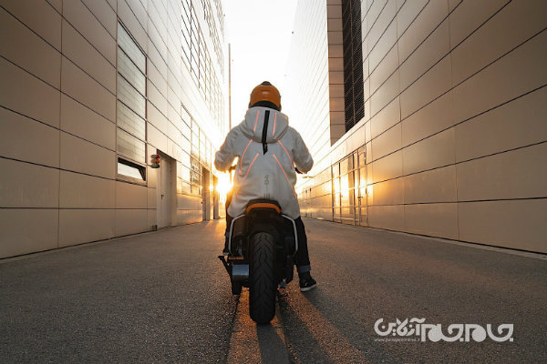 نگاهی به ب‌ام‌و موتوراد Definition CE 04؛ جذابیت خالص یک اسکوتر برقی+عکس