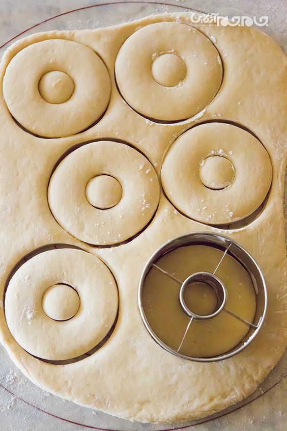 طرز تهیه پیراشکی بازاری کرم دار یا شکلاتی بدون فر در 7 گام تفاوت پیراشکی و دونات